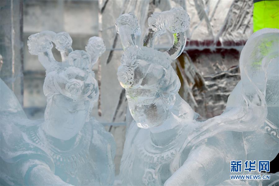 哈尔滨精美绝伦的冰雕艺术