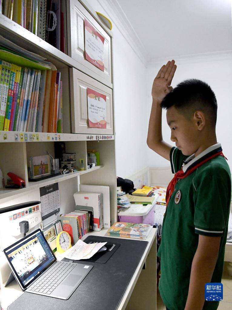 郑州：疫情防控下的“云开学”