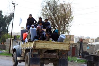 大批平民從摩蘇爾交戰區撤離