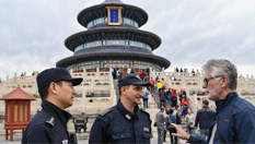 中意在北京天坛进行警务联合巡逻