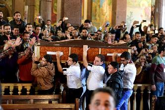 埃及亚历山大举行教堂爆炸袭击遇难者葬礼