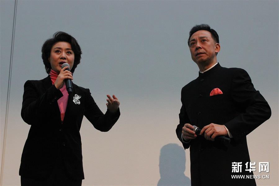 美国芝加哥艺术博物馆,京剧表演艺术家于魁智(右,李胜素演唱京剧选段