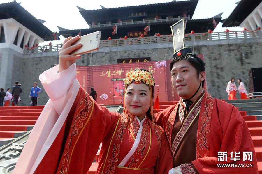 #（社会）（1）安徽合肥：36对新人举行汉式集体婚礼