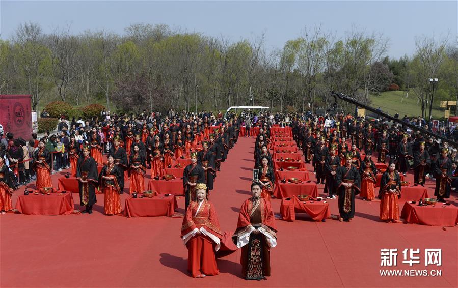 #（社会）（2）安徽合肥：36对新人举行汉式集体婚礼