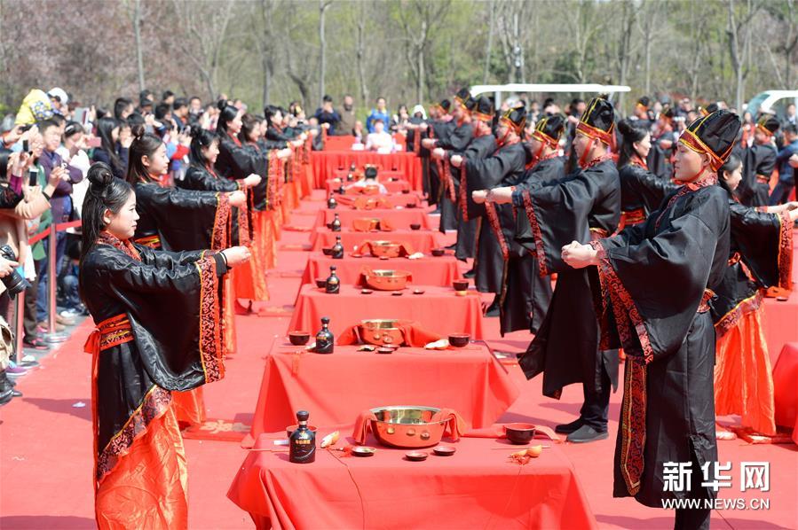#（社会）（4）安徽合肥：36对新人举行汉式集体婚礼