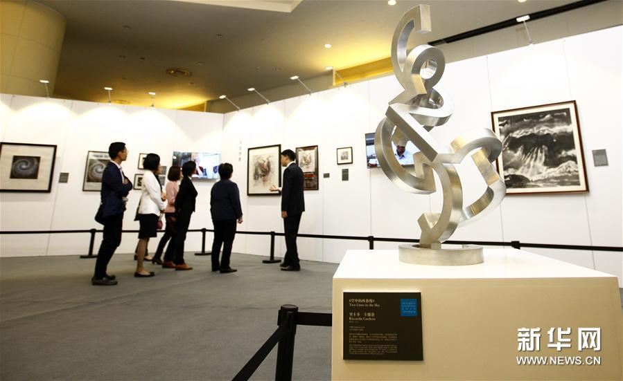 （文化）（1）“科艺相通——李政道科学与艺术讲座基金作品展”在沪举行