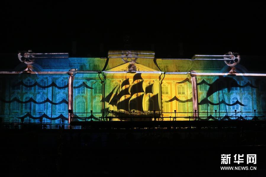 （国际）（3）圣彼得堡彼得夏宫灯光秀开启秋天喷泉季
