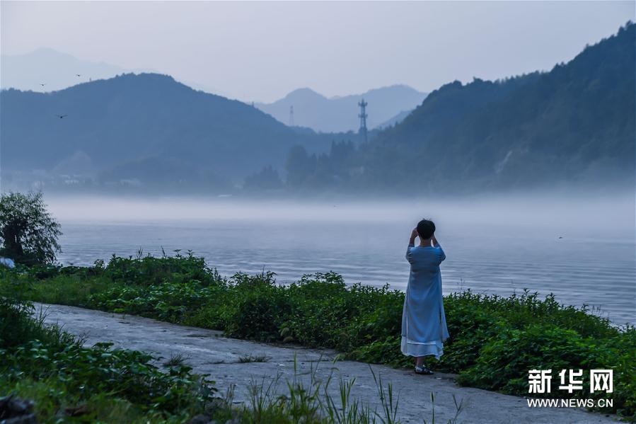 （美丽中国）（6）“新安江奇雾”送清凉