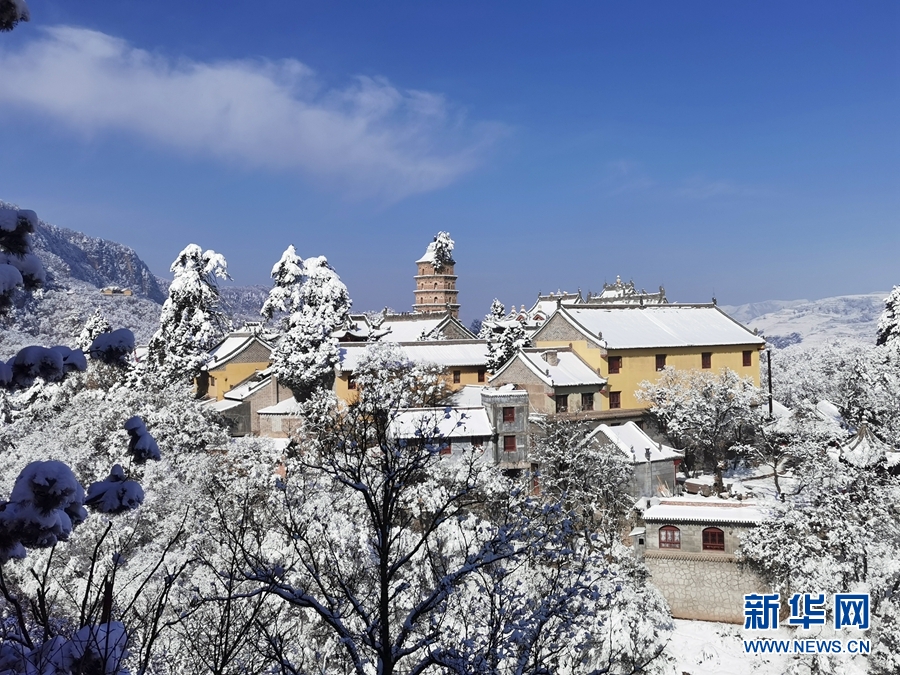 掛け軸【晴雪】山下竹斎 982 雪景色 共箱 美術品 絵画/タペストリ 美術