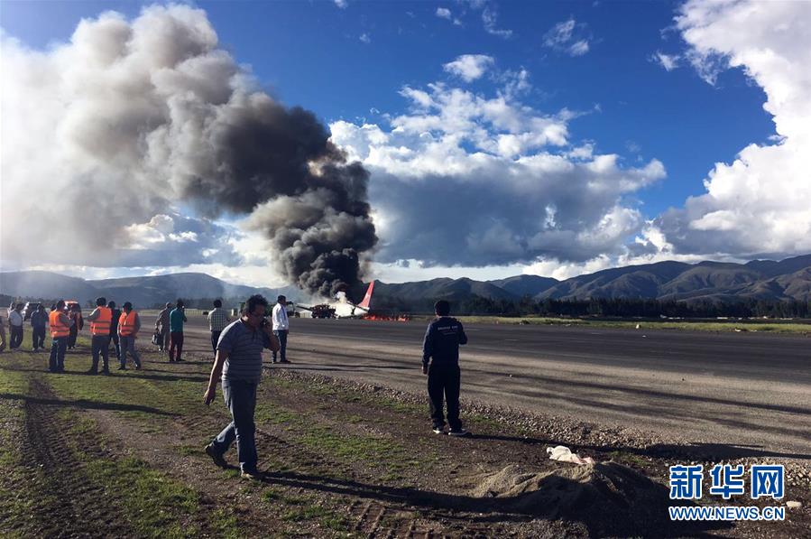 （国际）（2）秘鲁一客机着陆时起火