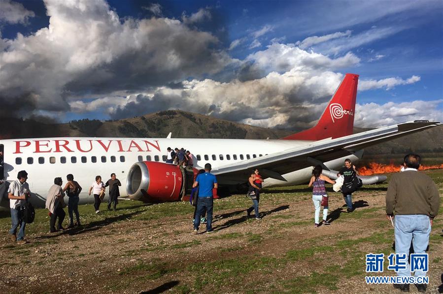 （国际）（3）秘鲁一客机着陆时起火