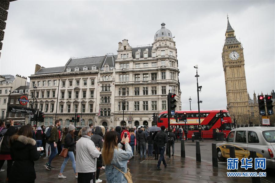 （国际）（7）英国警方在议会大厦附近逮捕一名持刀男子
