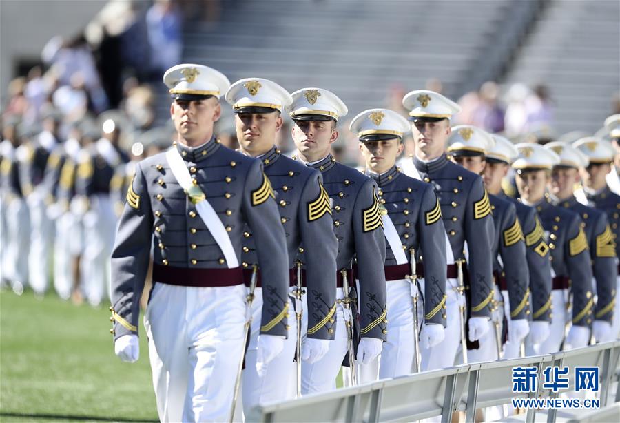 （国际）（2）美国西点军校举行毕业典礼 