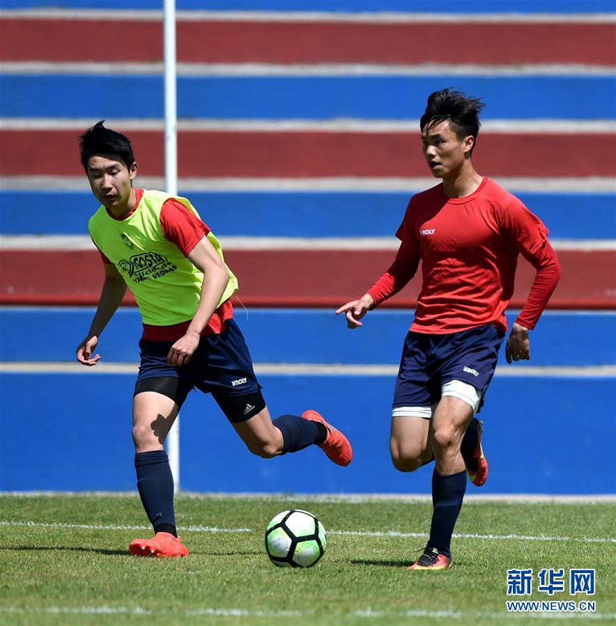 （体育）（3）足球——在葡萄牙托里什人队训练的中国小球员