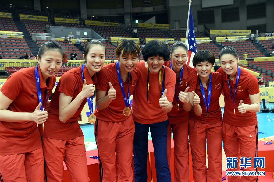 （体育）（4）排球——中国女排夺得大冠军杯赛冠军