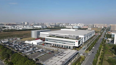 ABB全球最大机器人超级工厂在沪投产