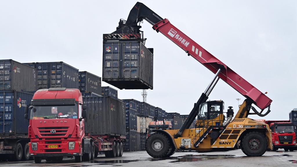 今年西部陸海新通道鐵海聯運貨物超30萬標箱