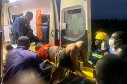 加纳一大客车与油罐车相撞造成至少16人死亡