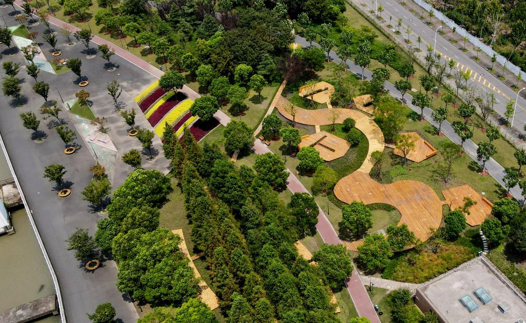 上海：昔日荒草灘變身綠地公園