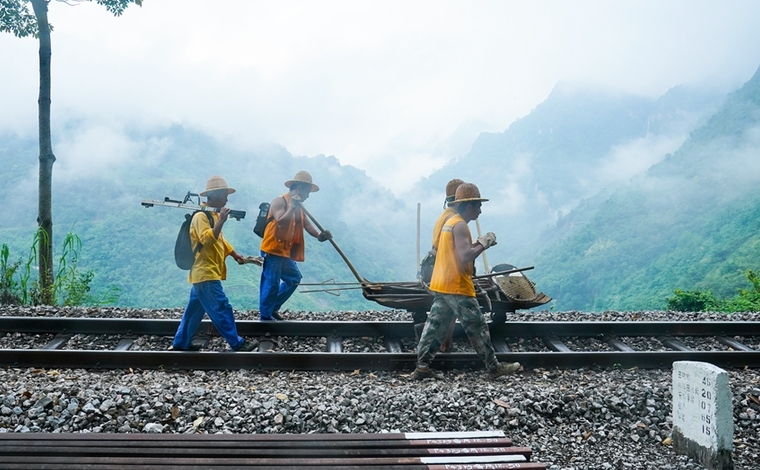 图片故事：百年滇越铁路上的护路人