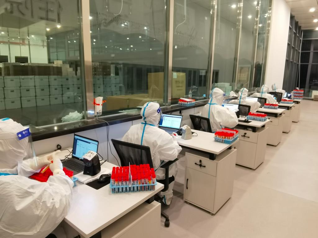 北京援藏抗疫医疗队核酸检测实验室在拉萨启用