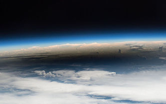 宇航员从空间站拍摄日食 美国被阴影笼罩