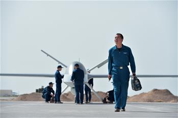 大地上的天空——空軍某試驗訓練基地無人機飛行員李浩投身改革強軍記事